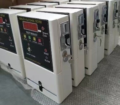 خلية وقود بيضاء تعمل بالعملة المعدنية آلات التنفس على الحائط مطعم فندق At319